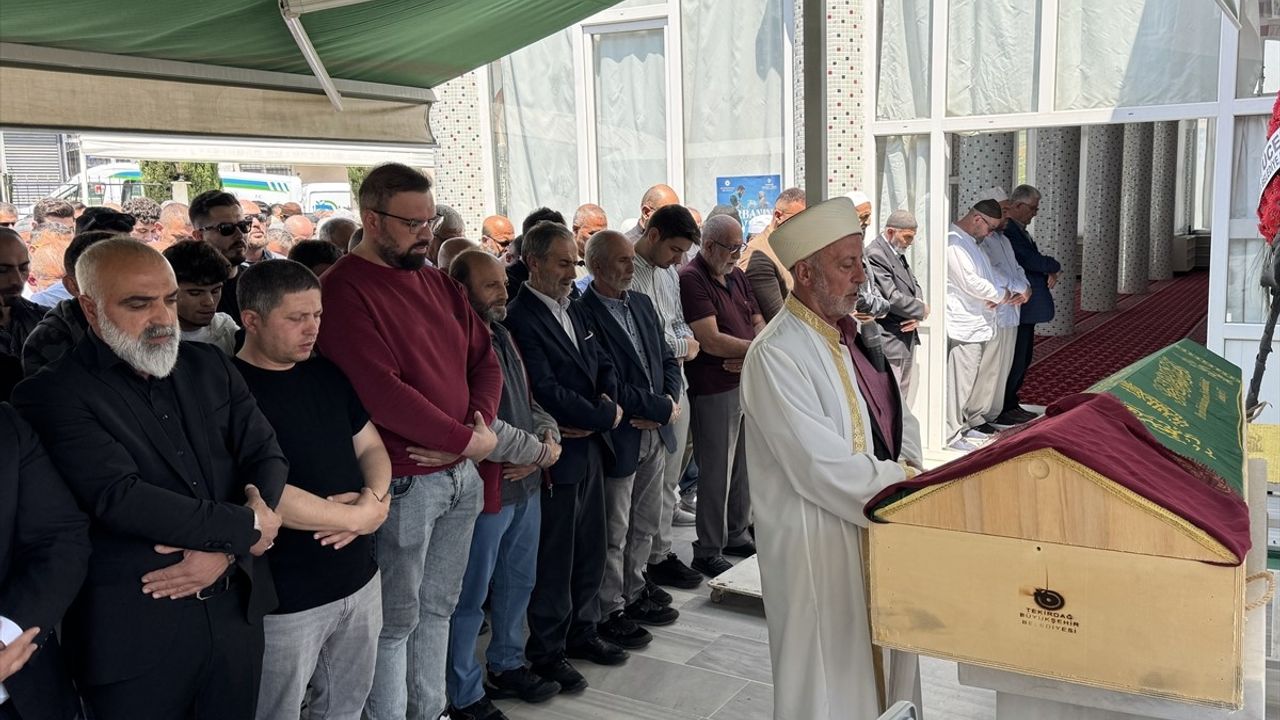 Çanakkale'deki Trafik Kazasında Hayatını Kaybedenler Son Yolculuklarına Uğurlanıyor