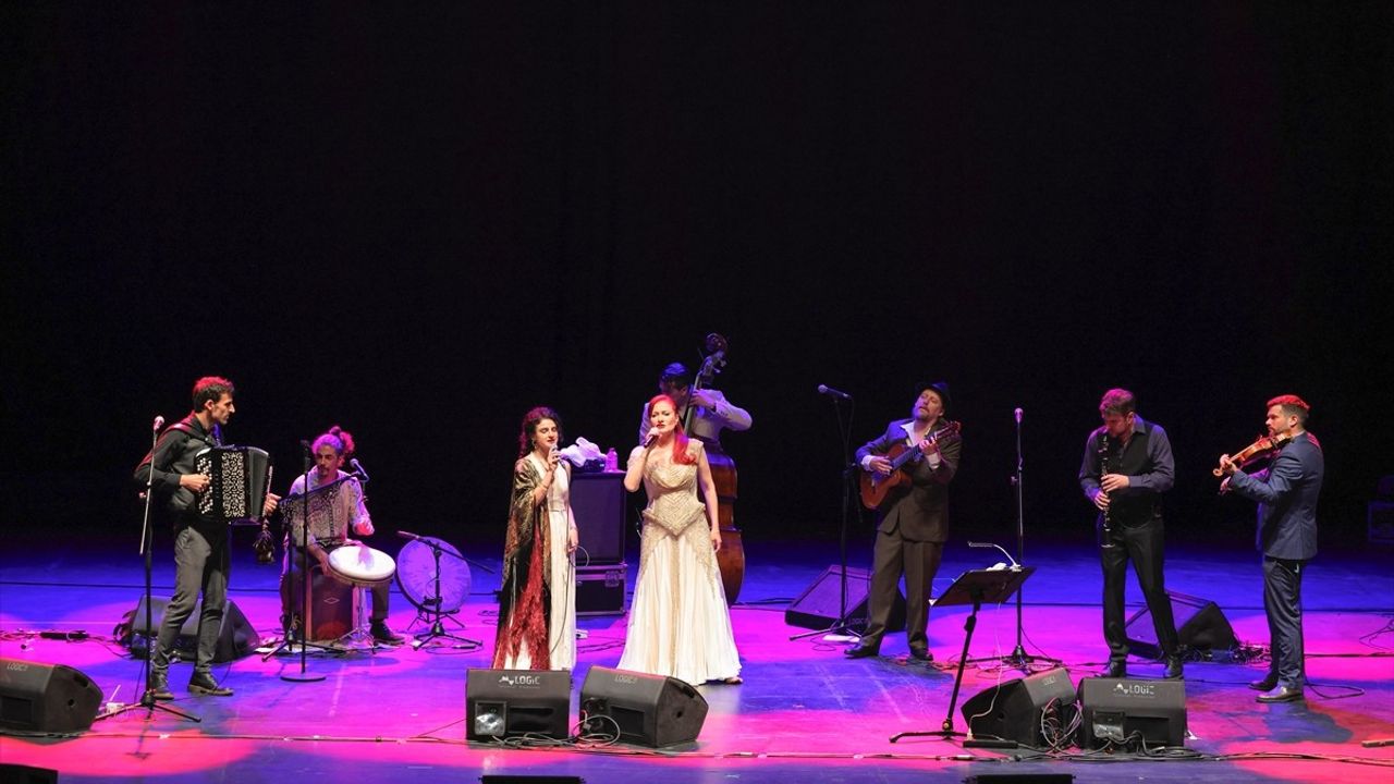 Candan Erçetin ve Barcelona Gipsy Balkan Orchestra Harbiye'de İlk Kez Bir Araya Geldi