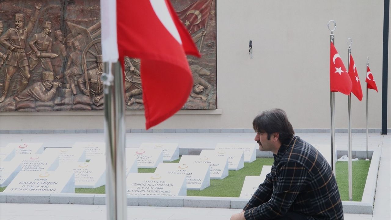 Çankırılı Güvenlik Görevlisi, Şehit Mezarlarına Vefa Gösteriyor