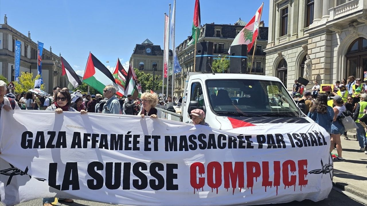 Cenevre'de Filistin'e Destek Yürüyüşü Düzenlendi