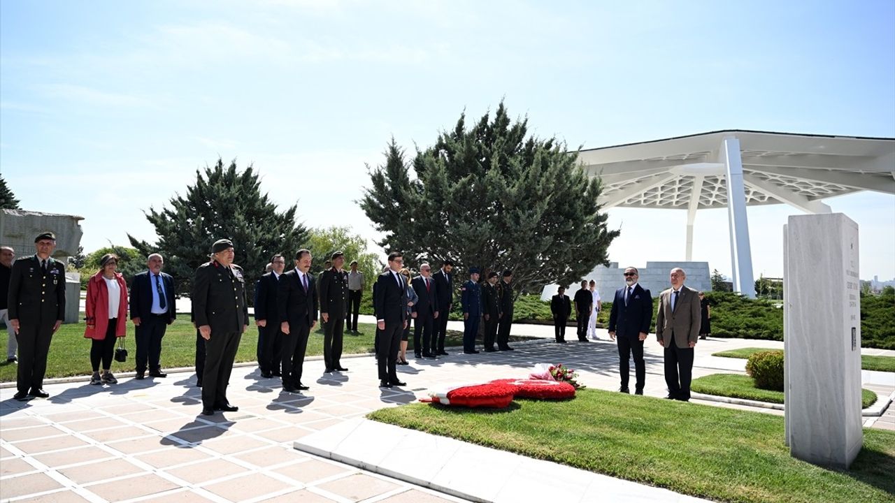 Cevdet Sunay, Mezarı Başında Anıldı