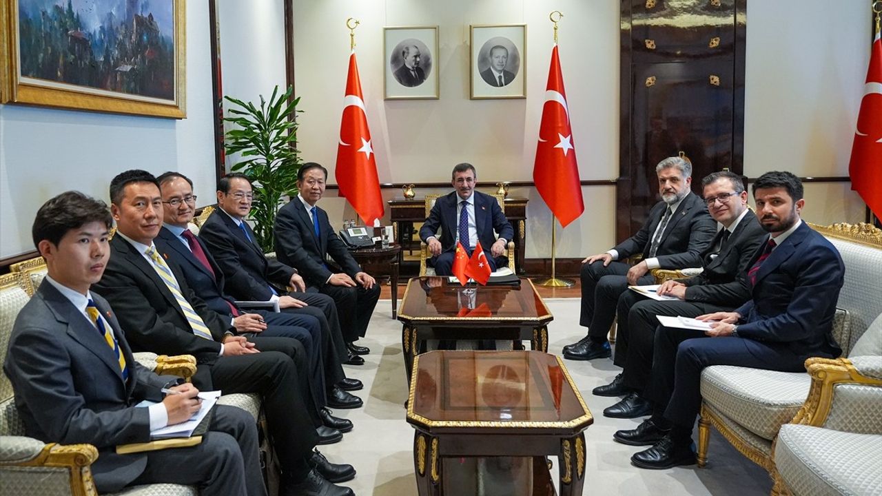 Cevdet Yılmaz, Çin Ulusal Halk Kongresi Başkan Yardımcısı Şiao Cie'yi Kabul Etti
