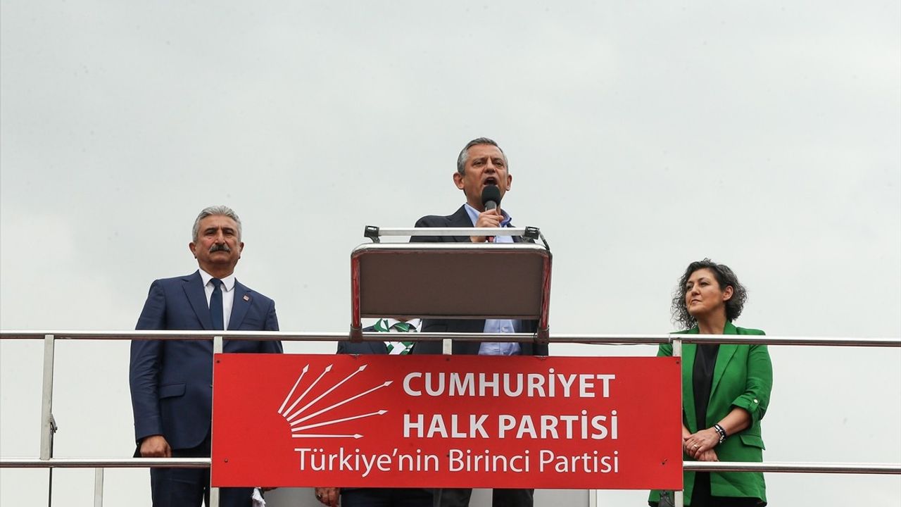 CHP Genel Başkanı Özgür Özel, Bursa'da Miting Düzenledi