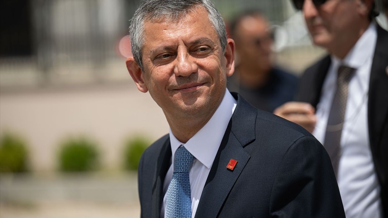 CHP Genel Başkanı Özgür Özel'den Anayasa Mahkemesi ve HSK Seçim Sürecine Eleştiriler