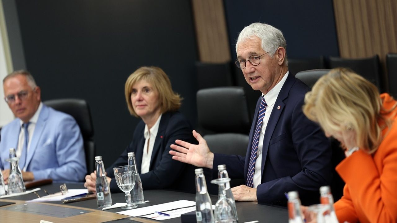 CHP Genel Başkanı Özgür Özel, Fransız Senatörlerle Görüştü