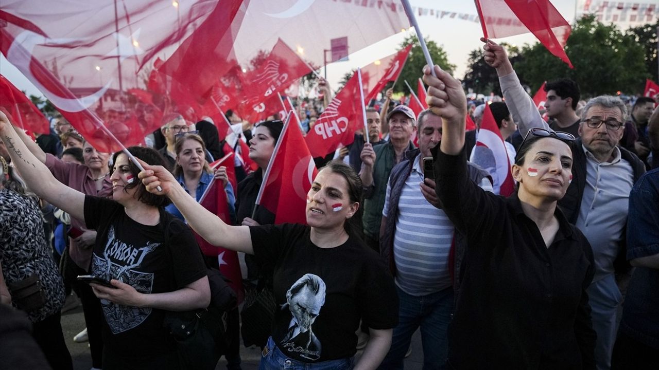 CHP Genel Başkanı Özgür Özel Pendik Mitinginde Yolsuzluk İddialarını Yalanladı