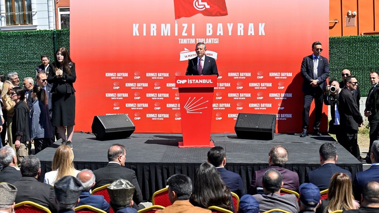 CHP Genel Başkanı Özgür Özel, Yerel Yönetim Yasa Teklifine Destek Verdi