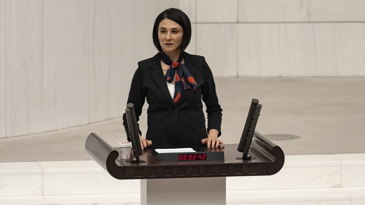 CHP'li Aykut Kaya, Mezitli 33 Spor'un Maçının Mersin Stadyumu'na Alınmasına Tepki Gösterdi