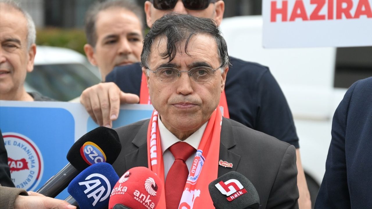 CHP'li Bağcıoğlu'ndan OYAK Genel Müdürlüğü Önünde Açıklama