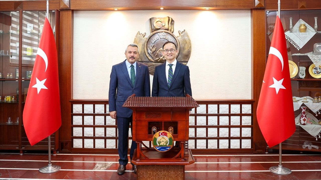 Çin Büyükelçisi Jiang Xuebin'in Rize Temasları