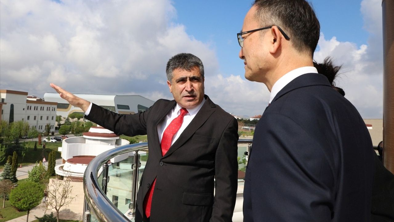 Çin'in Ankara Büyükelçisi, Nevşehir Hacı Bektaş Veli Üniversitesi'ni Ziyaret Etti