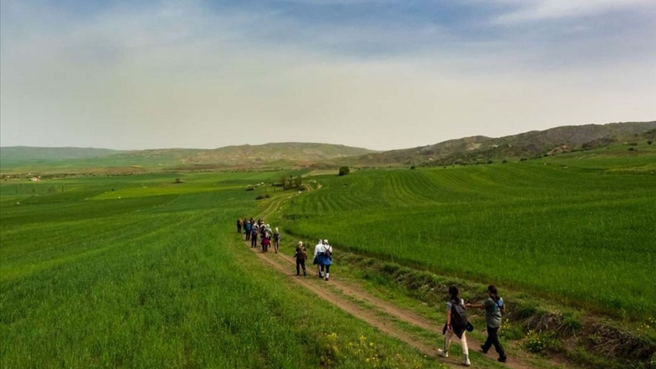 Çorum'da Doğaseverler Hitit Yolu'nun 41 Kilometresini Yürüdü