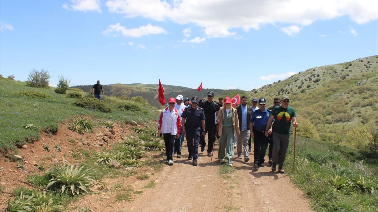 Çorum'da Gençlik Haftası Kapsamında Kırklar Dağı Yürüyüşü Düzenlendi