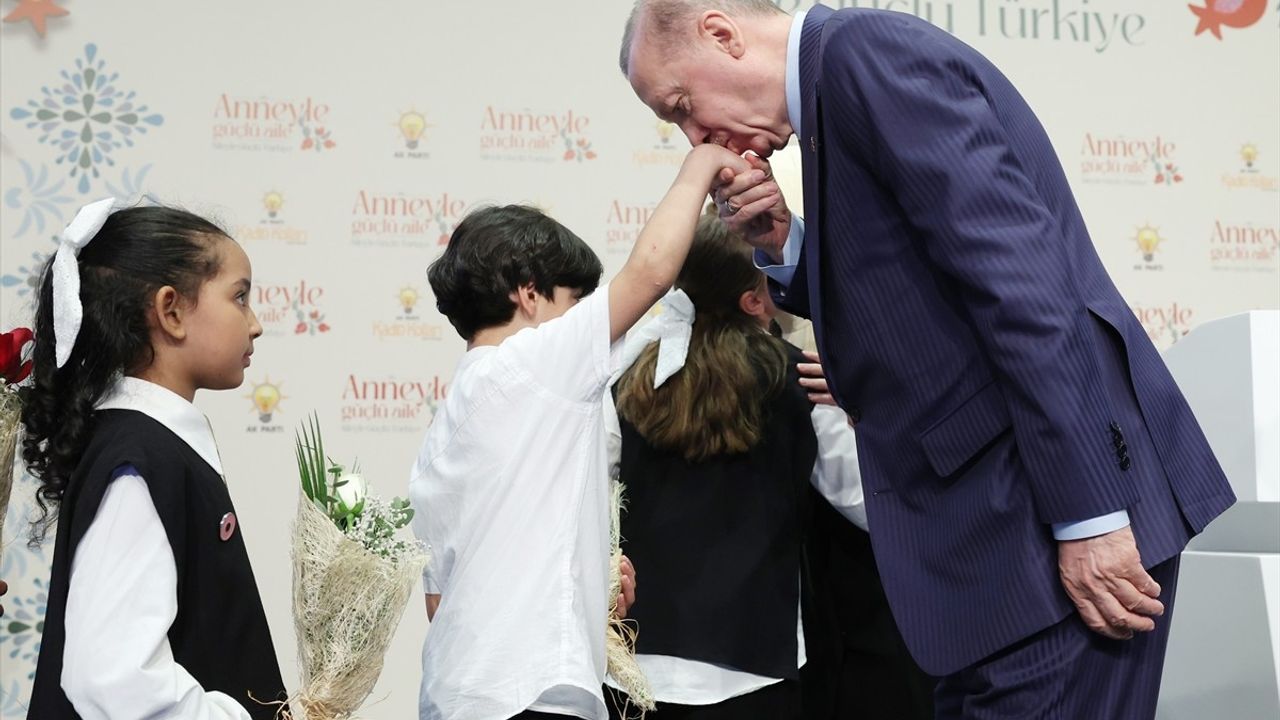 Cumhurbaşkanı Erdoğan, Aile Destek Programı ve Terörle Mücadele Üzerine Konuştu