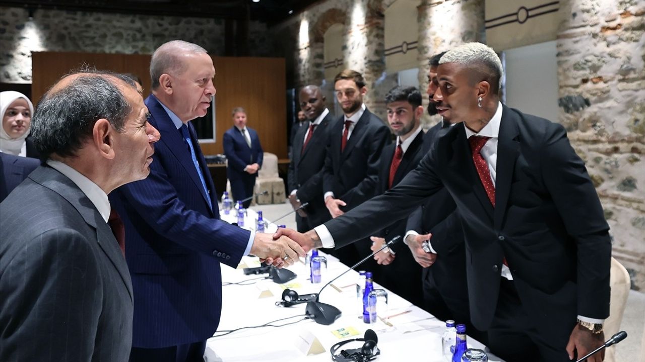 Cumhurbaşkanı Erdoğan, Galatasaray'ı Kabul Etti: Sporun Gelişimine Dikkat Çekti
