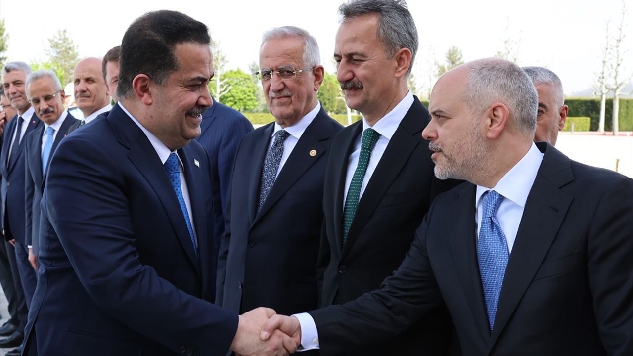 Cumhurbaşkanı Erdoğan, Irak Başbakanı Sudani'yi Resmi Törenle Karşıladı