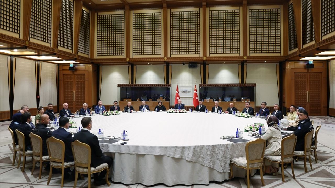 Cumhurbaşkanı Erdoğan, İşçi ve İşveren Temsilcileriyle Buluştu