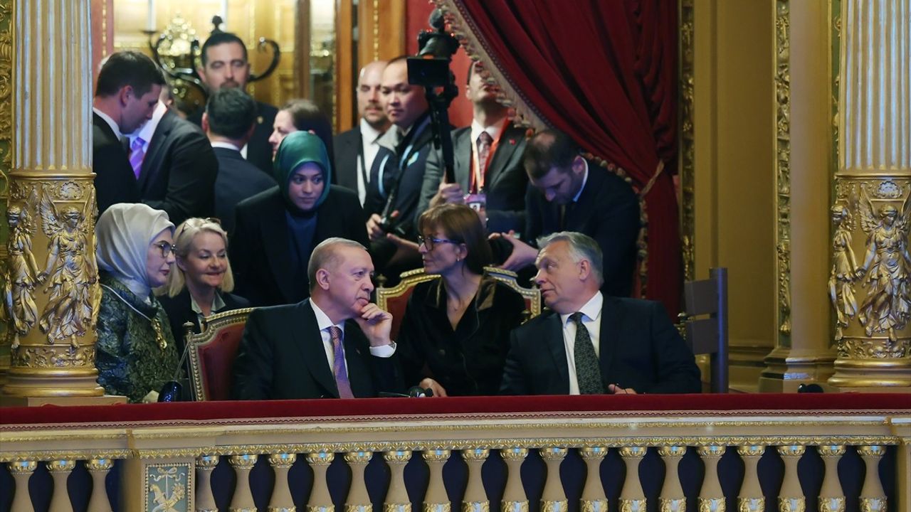 Cumhurbaşkanı Erdoğan, Macaristan'da Başbakan Orban ile Kültürel Programa Katıldı