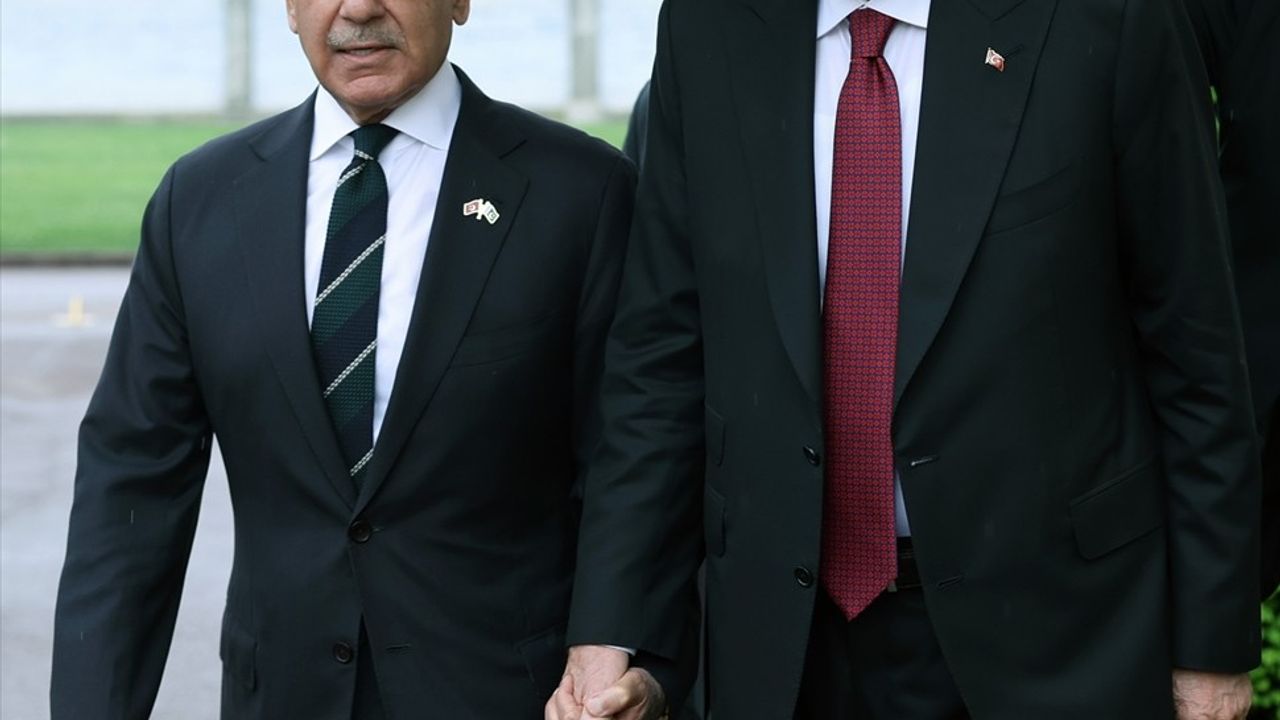 Cumhurbaşkanı Erdoğan, Pakistan Başbakanı Şahbaz Şerif'i Kabul Etti