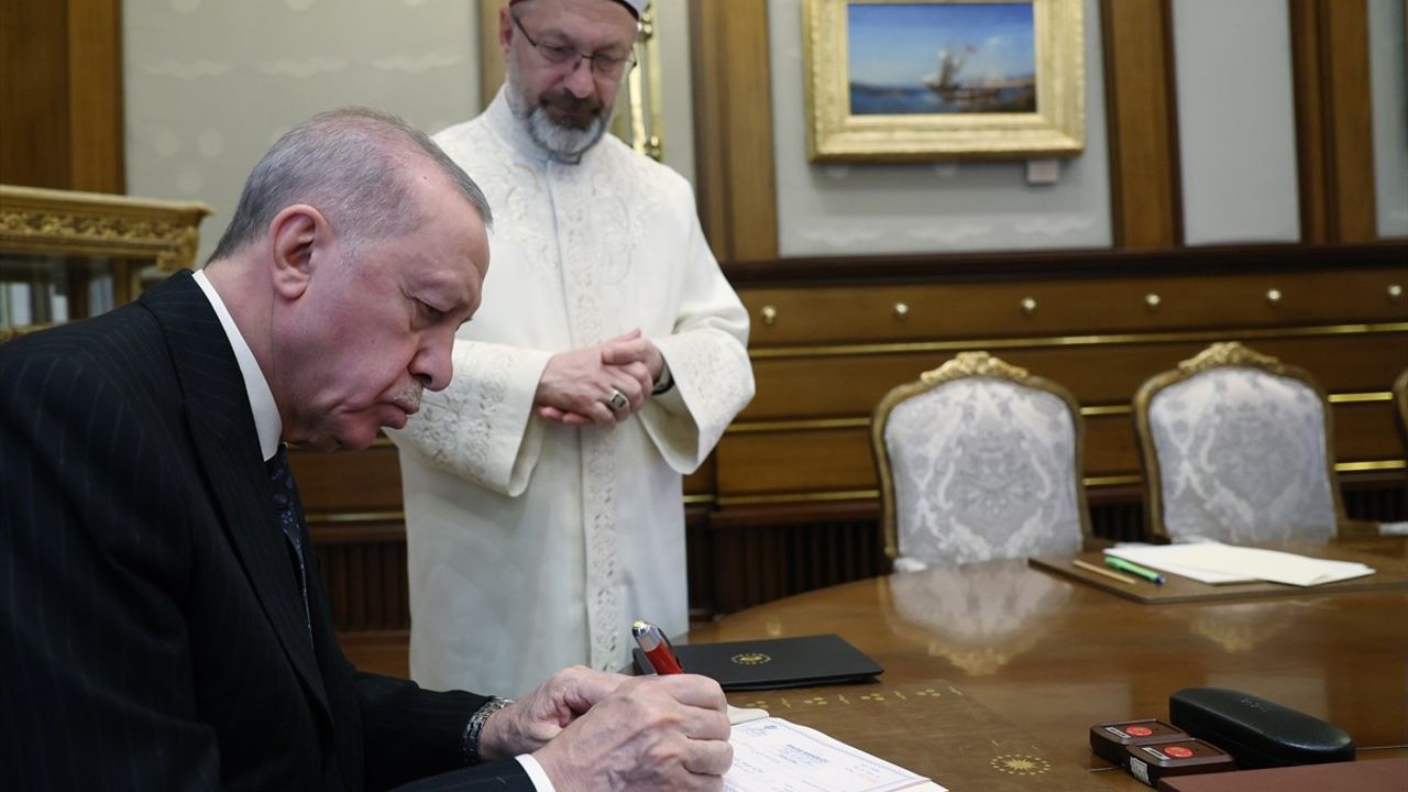 Cumhurbaşkanı Erdoğan, Türkiye Diyanet Vakfı'na Kurban Bağışında Bulundu