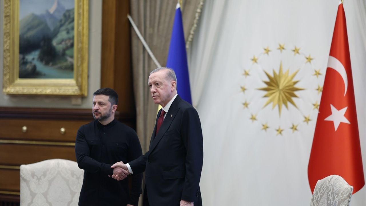 Cumhurbaşkanı Erdoğan, Ukrayna Devlet Başkanı Zelenskiy ile Görüştü