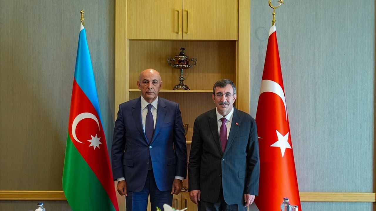 Cumhurbaşkanı Yardımcısı Yılmaz, Azerbaycan'ın Siyasi Partiler ve Yasama Erki ile Görüştü