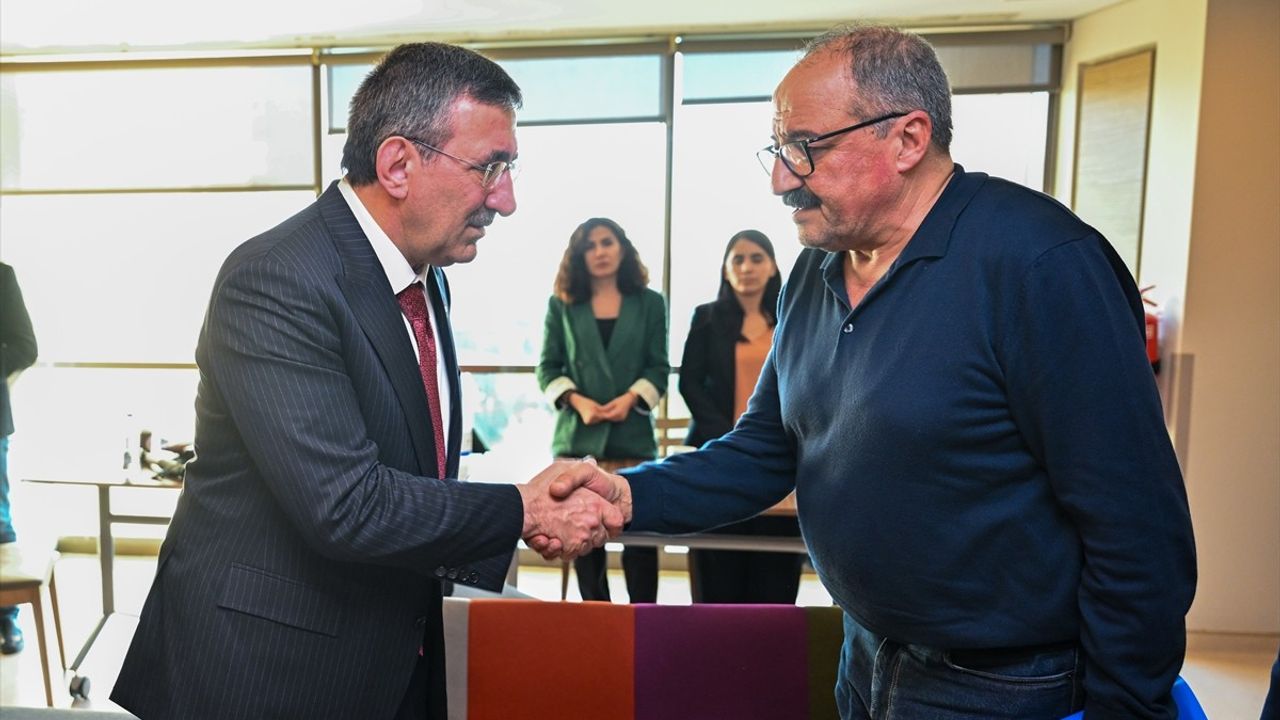 Cumhurbaşkanı Yardımcısı Yılmaz, TBMM Başkanvekili Önder için taziye ziyaretinde bulundu