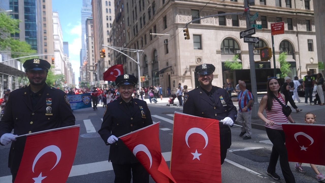 Cumhurbaşkanlığı İletişim Başkanı Altun, Türk Günü Yürüyüşü'nde Katılımcılara Seslendi
