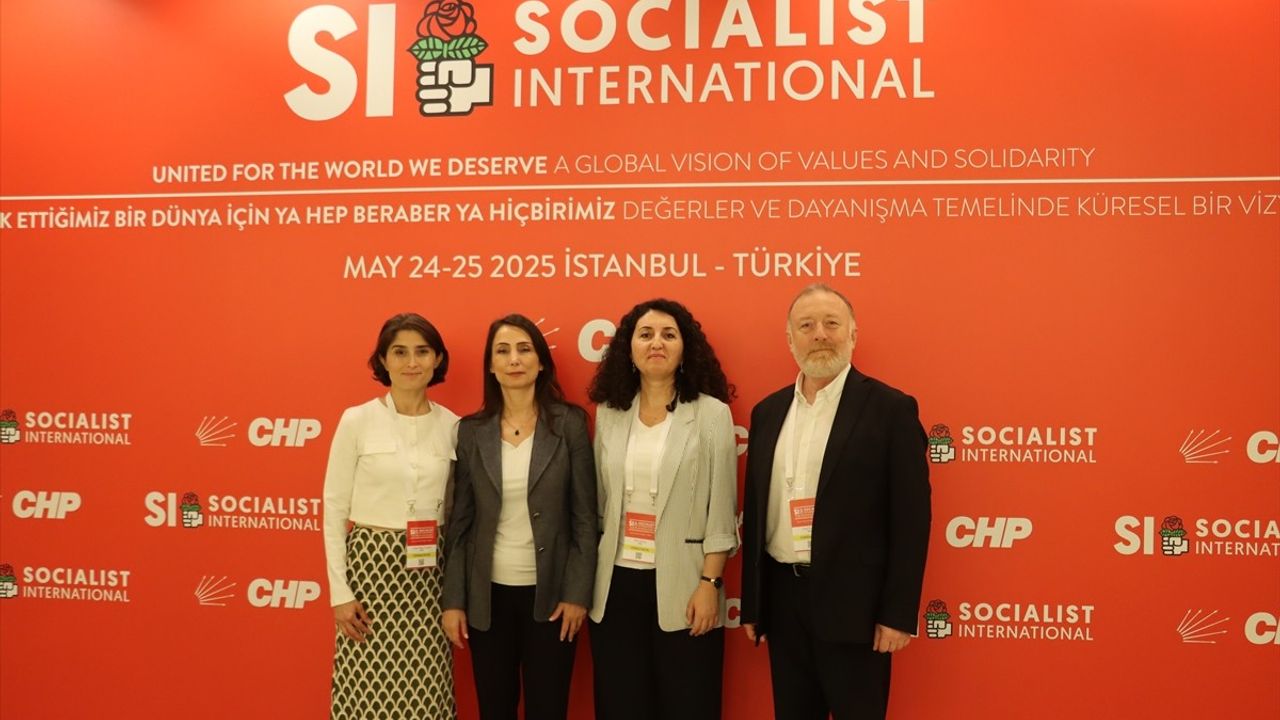 DEM Parti Eş Genel Başkanı Hatimoğulları, Sosyalist Enternasyonal Konsey Toplantısı'nda Konuştu