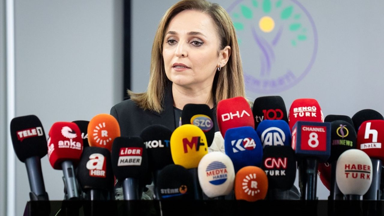 DEM Parti Sözcüsü Doğan, PKK'nın Fesih ve Silah Bırakma Kararını Değerlendirdi