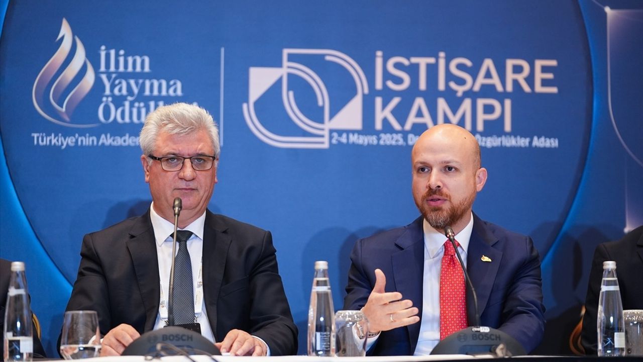 Demokrasi ve Özgürlükler Adası'nda 'Sağlıkta Teknolojik İstiklal' Çalıştayı Gerçekleştirildi