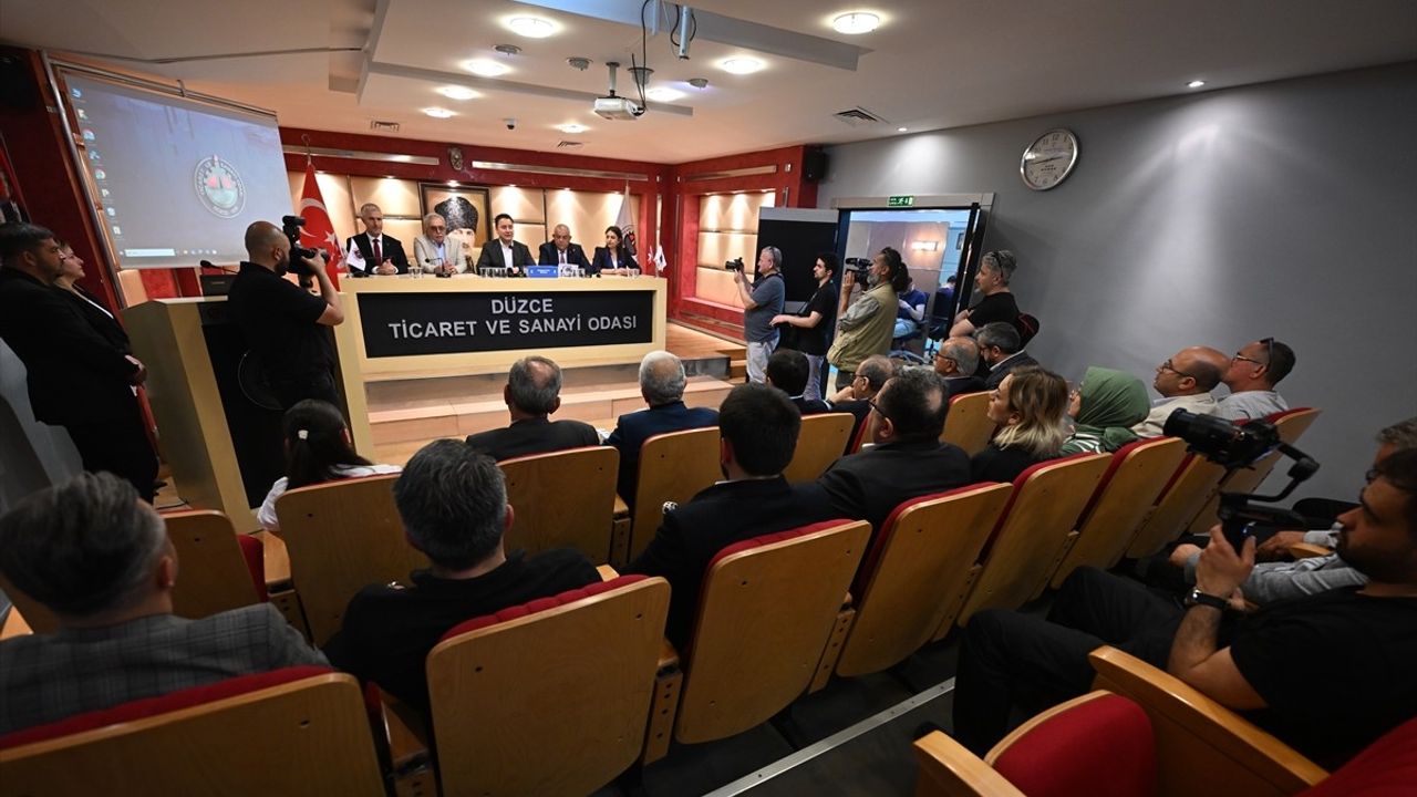 DEVA Partisi Genel Başkanı Ali Babacan, Düzce'de Esnaf ve İş İnsanlarıyla Buluştu