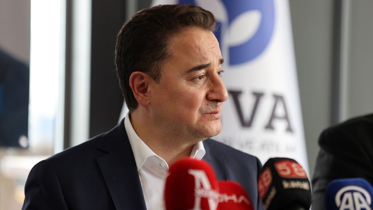 DEVA Partisi Genel Başkanı Babacan, Sivas'ta Basın Toplantısı Düzenledi
