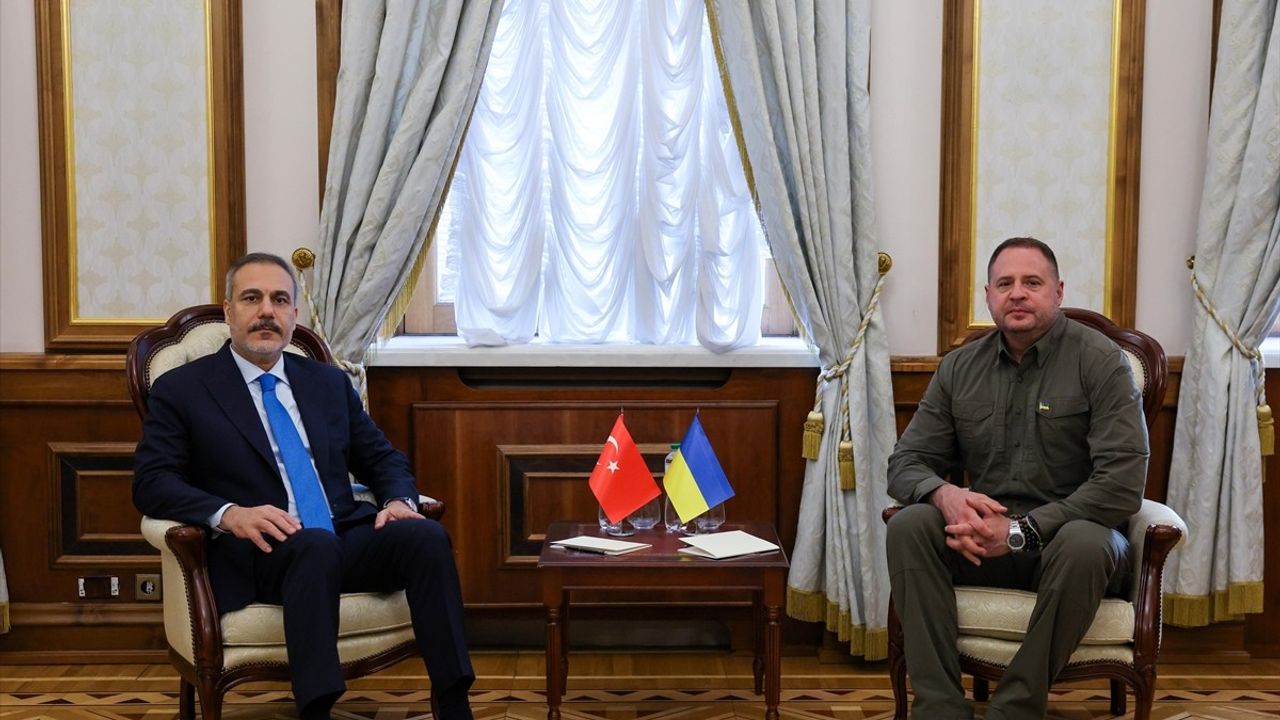 Dışişleri Bakanı Hakan Fidan, Ukrayna Devlet Başkanlığı Ofisi Başkanı Andriy Yermak ile Görüştü
