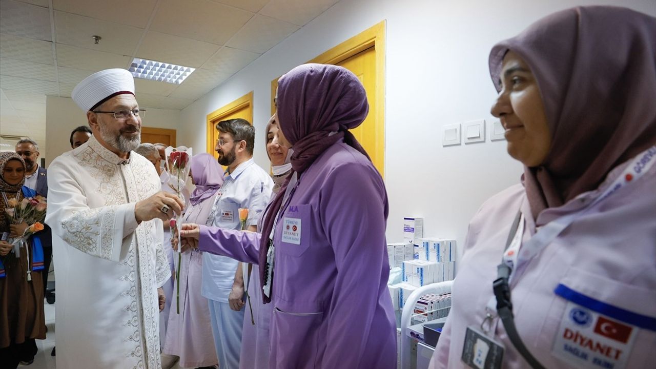 Diyanet İşleri Başkanı Ali Erbaş, Mekke Hastanesi'ni Ziyaret Etti
