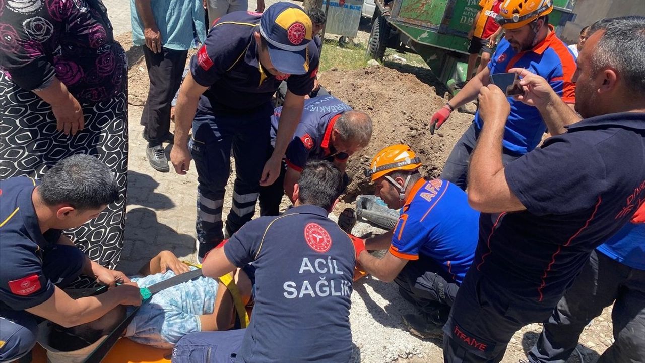 Diyarbakır'da Çukurda Sıkışan Çocuk Kurtarıldı