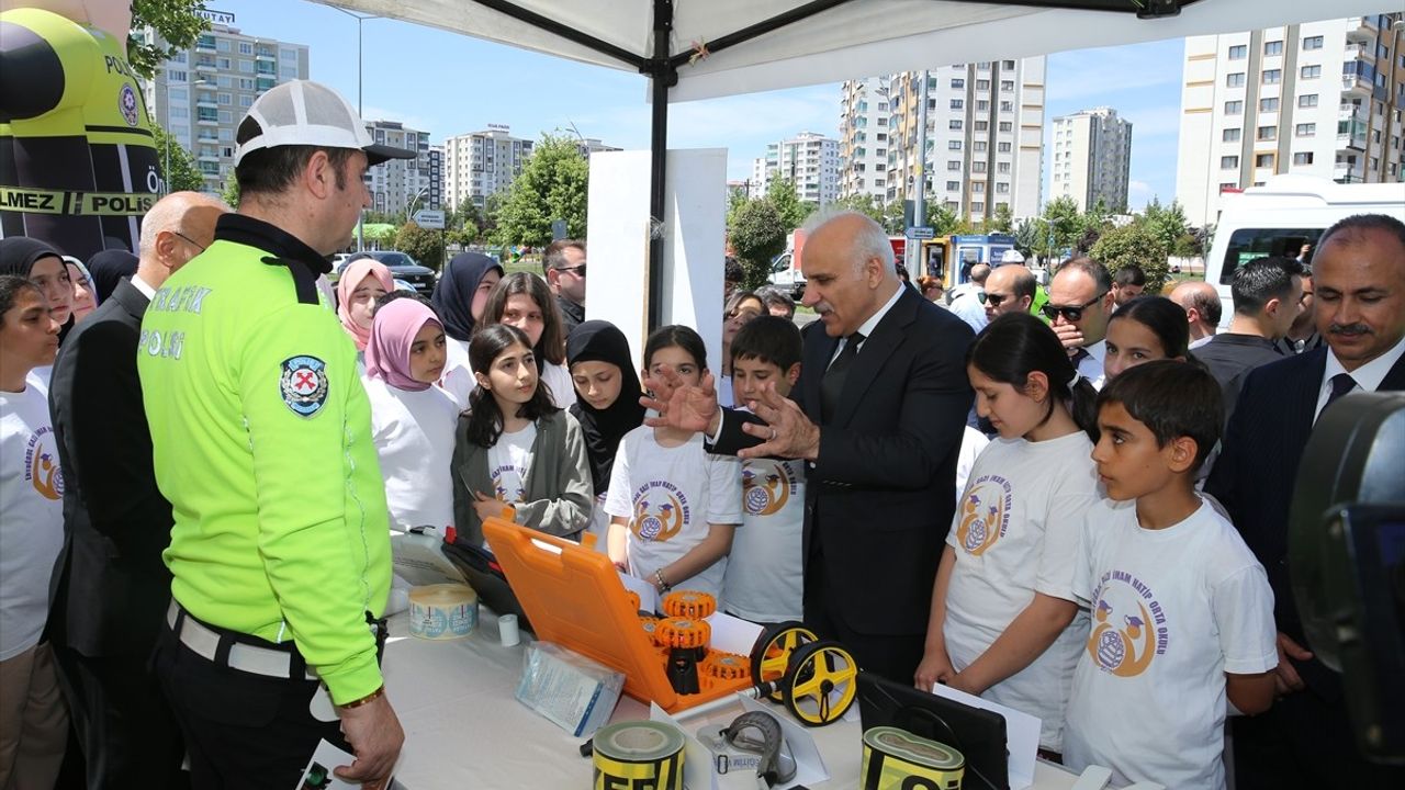Diyarbakır'da Karayolu Trafik Güvenliği Haftası Etkinliği Düzenlendi