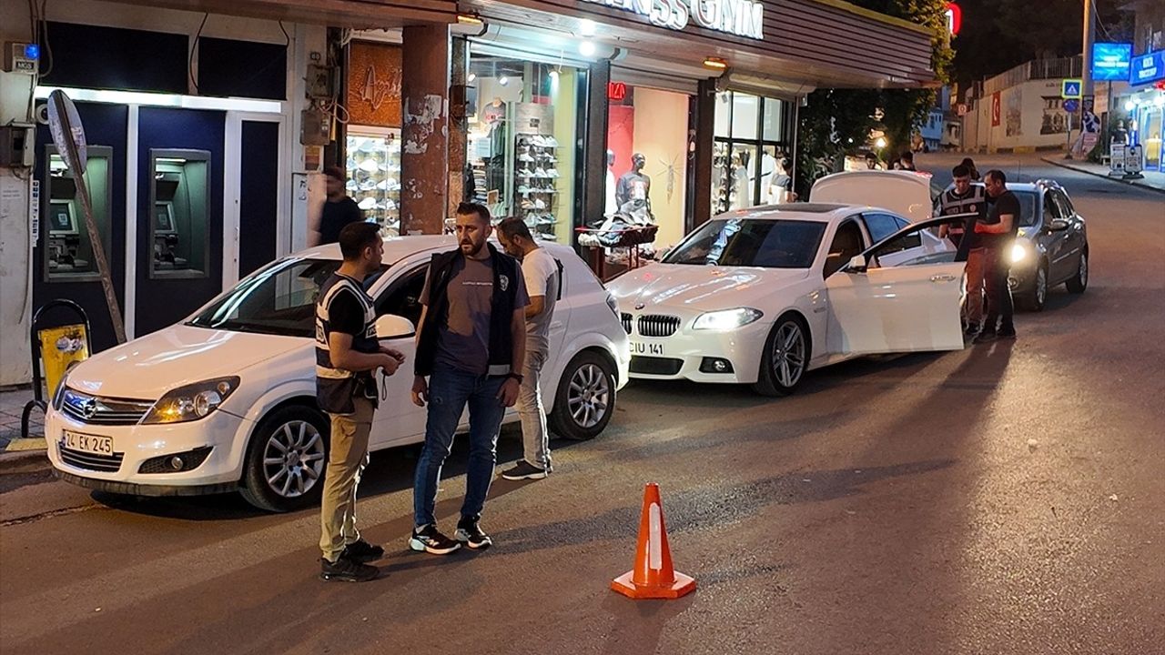 Diyarbakır'da Uyuşturucu Satıcılarına Yönelik 'Narko Hançer' Uygulaması Gerçekleştirildi