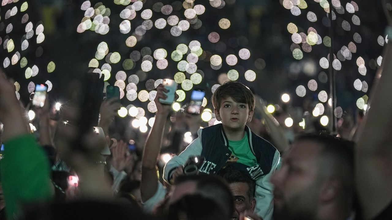 DJ Mahmut Orhan, Bursaspor İçin Binlerce Kişiye Konser Verdi