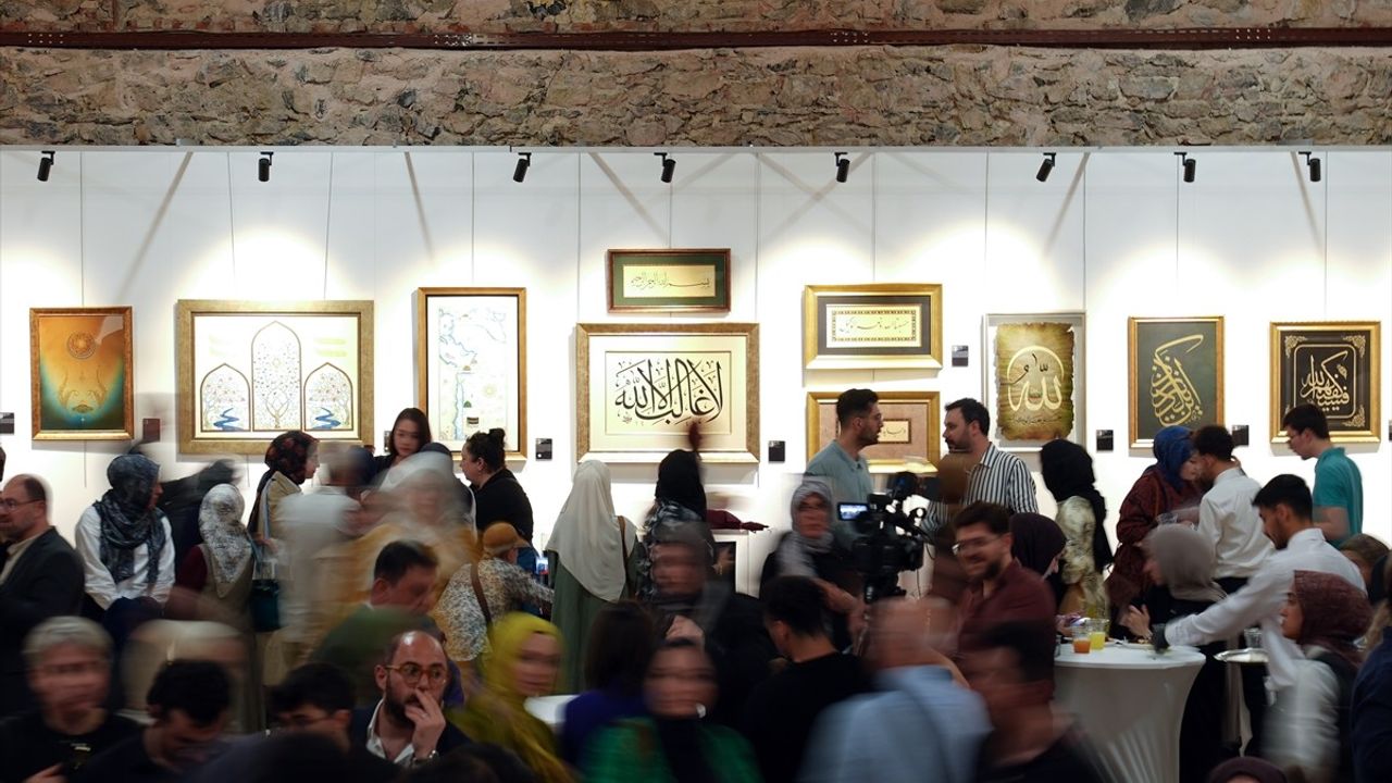 Dolmabahçe Sanat Galerisi'nde 'Sadakat' Sergisi Açıldı
