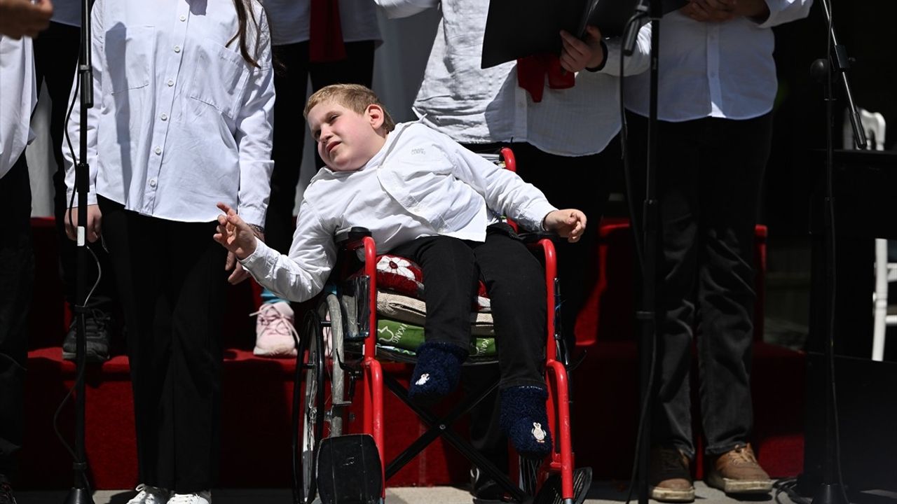 Düzce'de Özel Gereksinimli Çocuklardan Oluşan Koro Konser Verdi