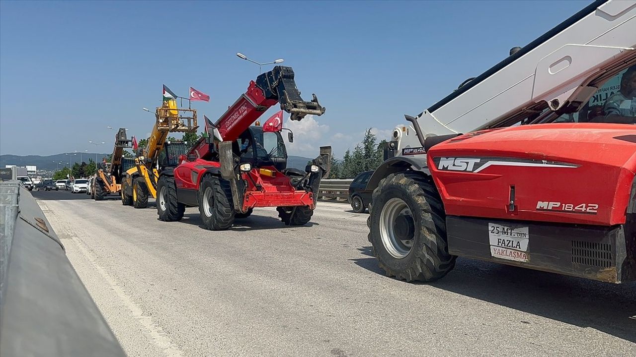 Düzce'de Vinç Operatörlerinden Filistin'e Destek Konvoyu