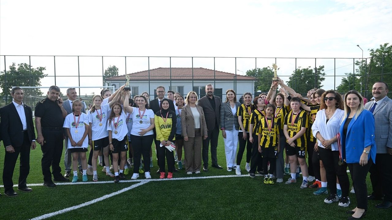 Edirne'de Kadınlardan Çevre Temizliği ve Dostluk Maçı