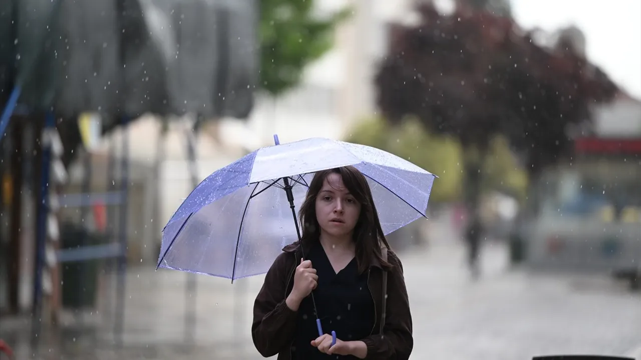 Edirne'de Kuvvetli Rüzgar, Sağanak ve Dolu Hayatı Olumsuz Etkiledi