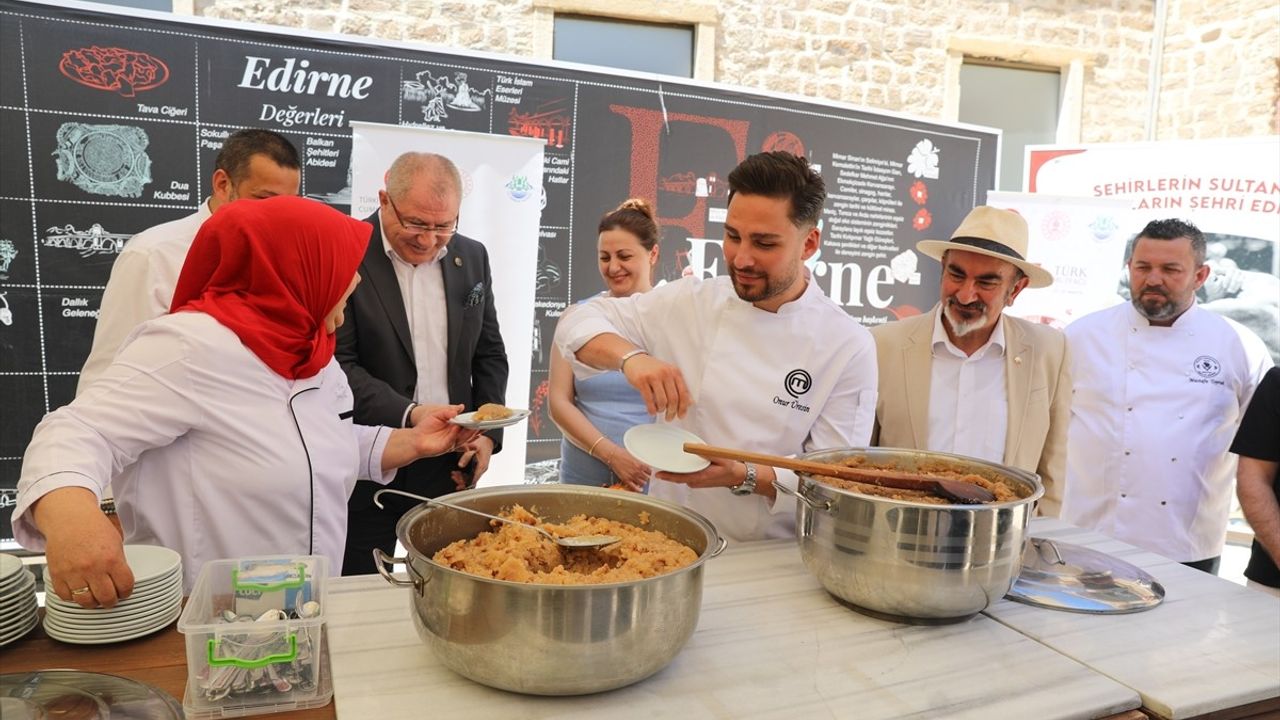 Edirne'de Türk Mutfağı Haftası'nda Gaziler Helvası İkram Edildi