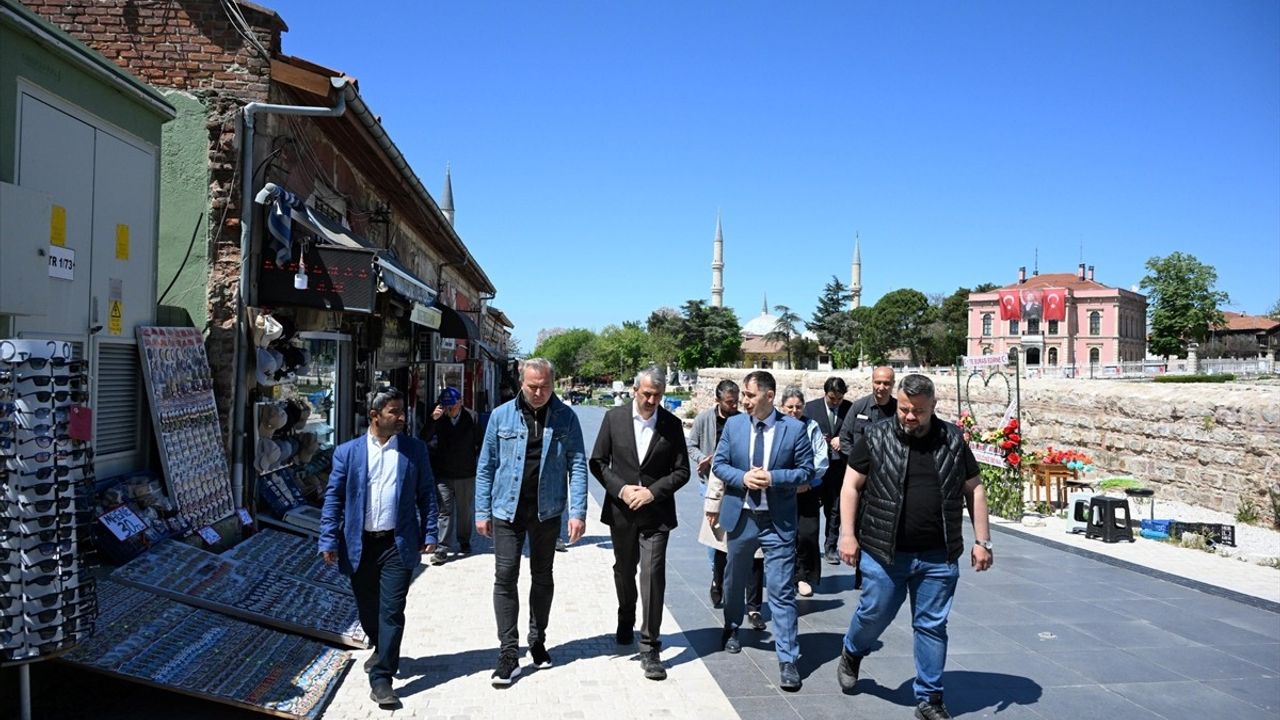Edirne'deki 15. Yüzyıl Yapıları Havlucular Hanı ve Mezit Bey Hamamı'nın Restorasyonu Devam Ediyor