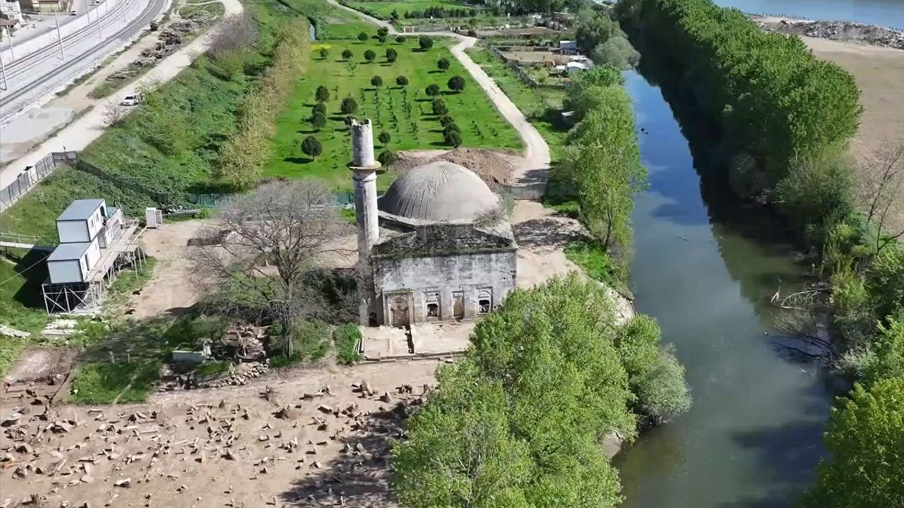 Edirne'deki Evliya Kasımpaşa Camisi'nin Restorasyon Çalışmaları Devam Ediyor