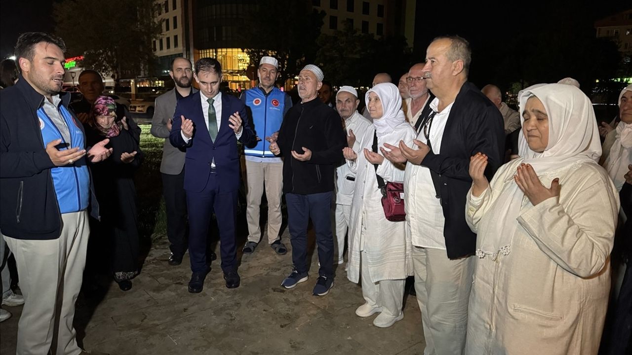 Edirne'den 76 Hacı Adayı Kutsal Topraklara Uğurlandı