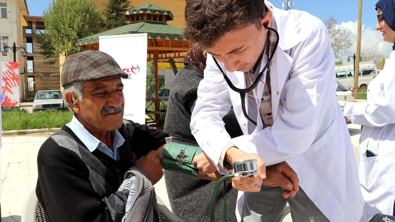 Elazığ'da Genç Yeryüzü Doktorları Sağlık Taraması Düzenledi