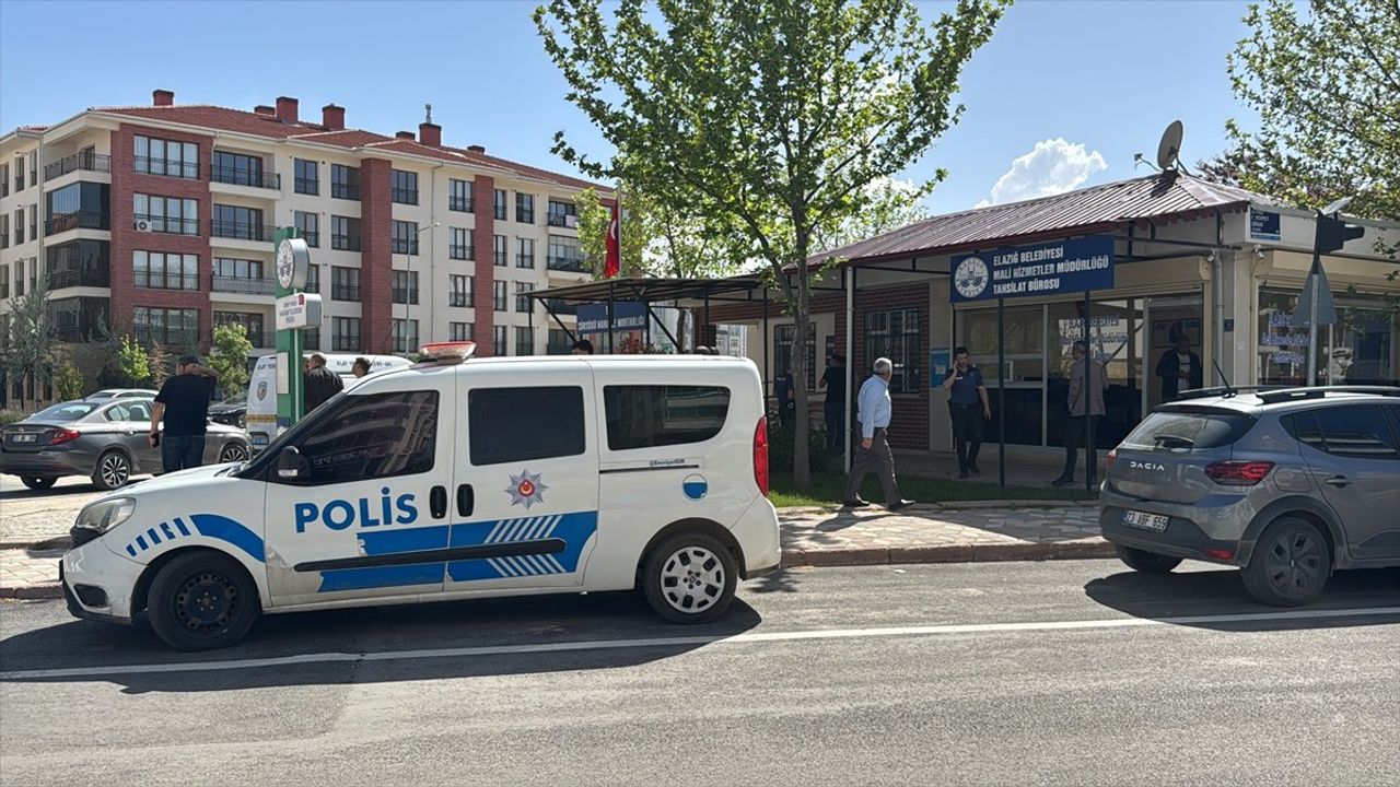 Elazığ'da Muhtar Silahlı Saldırıya Uğrayarak Yaralandı
